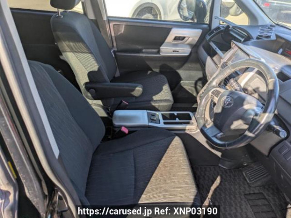 Used 2010 AT toyota noah ZRR75W Image[11]