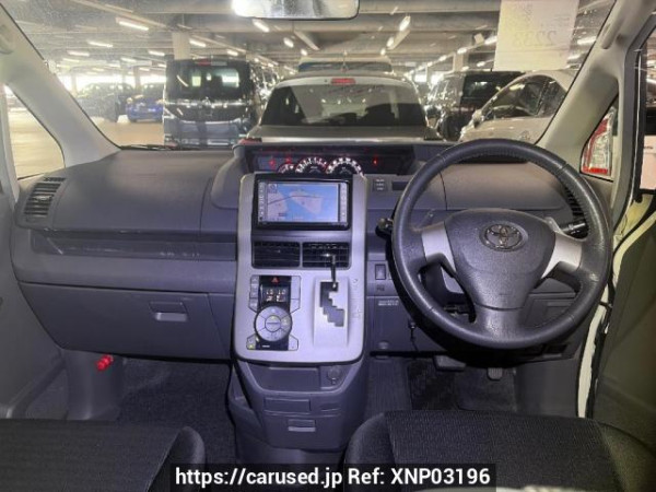 Used 2007 AT toyota voxy ZRR70W Image[12]