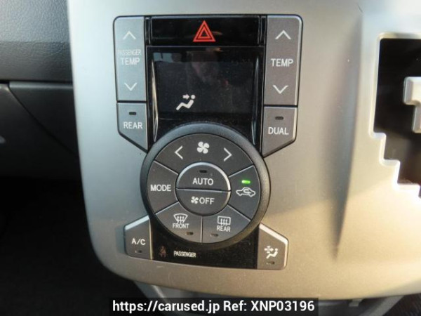 Used 2007 AT toyota voxy ZRR70W Image[33]
