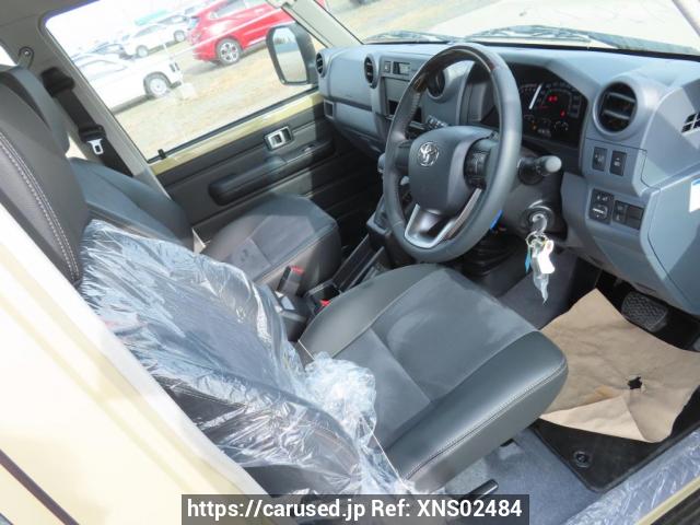 Buy Used 2025 Toyota Land Cruiser 70 GDJ76W (XNS02484) - Carused.jp