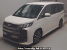 Toyota Noah ZWR90W