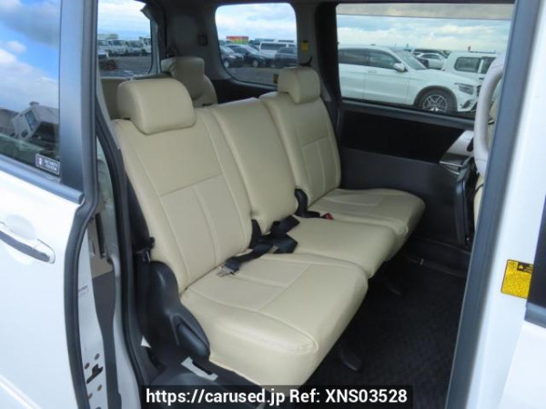 Used 2008 AT toyota voxy ZRR70W Image[17]