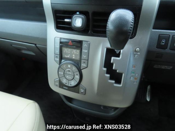 Used 2008 AT toyota voxy ZRR70W Image[26]