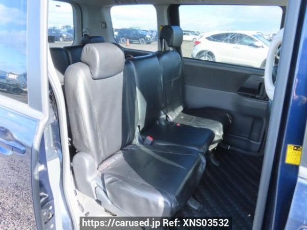 Used 2007 AT toyota noah ZRR70G Image[18]