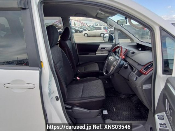 Used 2007 AT toyota noah ZRR70W Image[13]