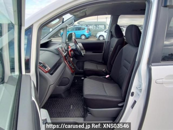 Used 2007 AT toyota noah ZRR70W Image[14]