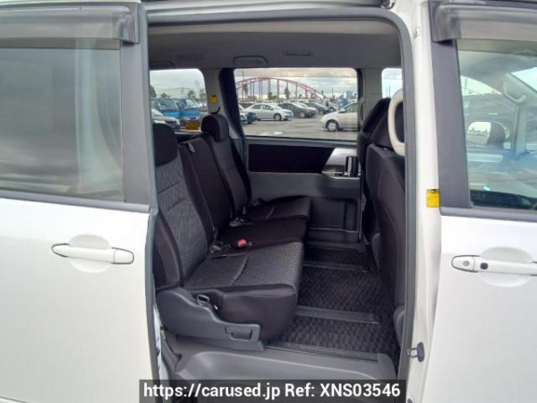 Used 2007 AT toyota noah ZRR70W Image[15]