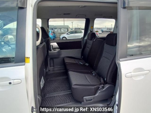 Used 2007 AT toyota noah ZRR70W Image[16]