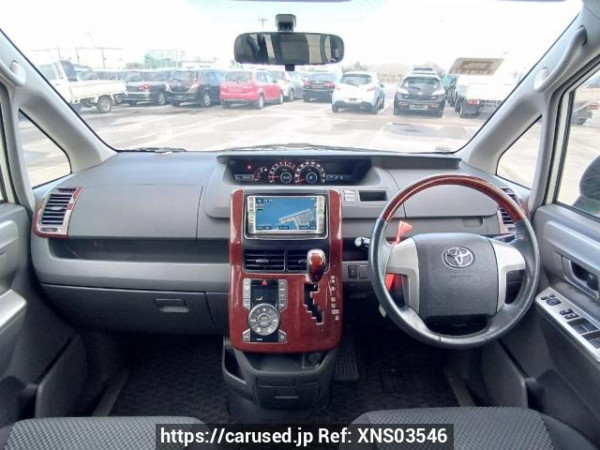 Used 2007 AT toyota noah ZRR70W Image[18]
