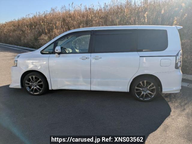 Buy Used 2008 Toyota Voxy ZRR70W (XNS03562) - Carused.jp