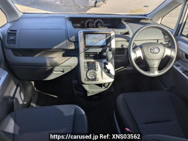 Used 2008 AT toyota voxy ZRR70W Image[16]