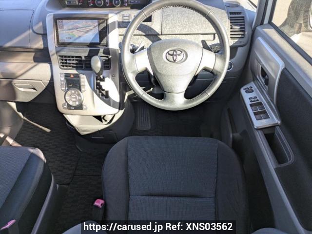 Buy Used 2008 Toyota Voxy ZRR70W (XNS03562) - Carused.jp