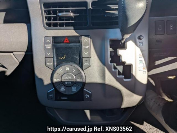 Used 2008 AT toyota voxy ZRR70W Image[21]