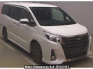 Toyota Noah ZRR80W