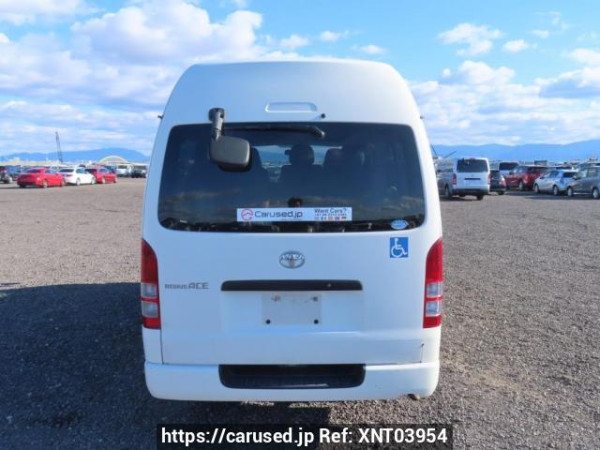 Used 2005 AT toyota regiusace-van TRH200K Image[5]