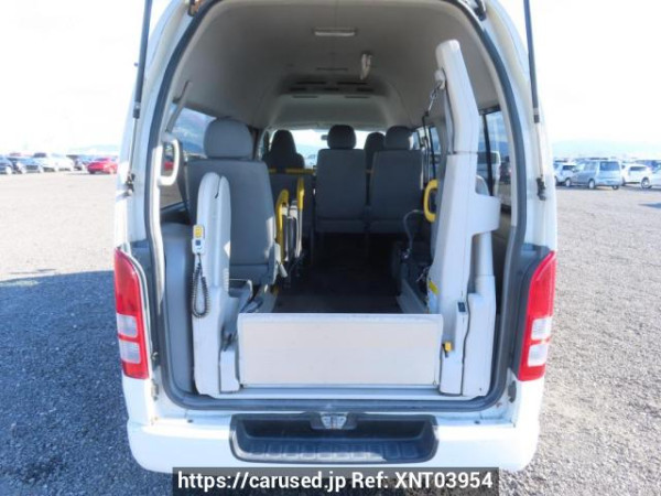 Used 2005 AT toyota regiusace-van TRH200K Image[8]