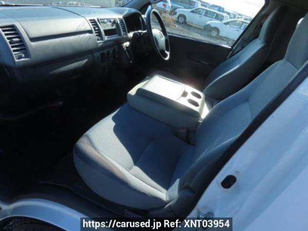 Used 2005 AT toyota regiusace-van TRH200K Image[15]