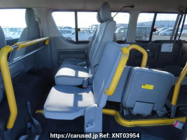 Used 2005 AT toyota regiusace-van TRH200K Image[17]