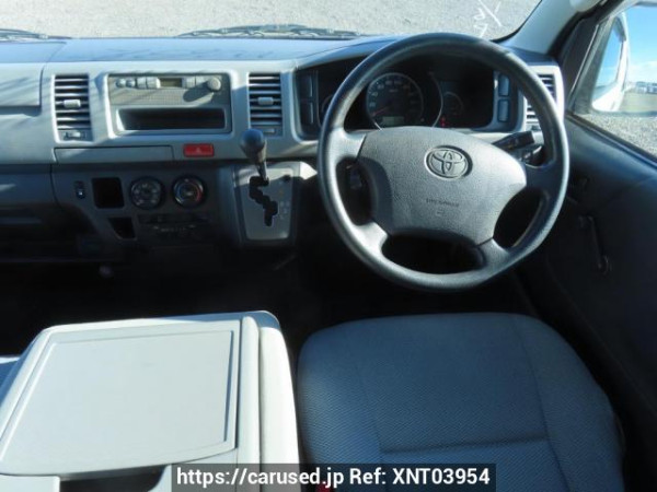 Used 2005 AT toyota regiusace-van TRH200K Image[21]