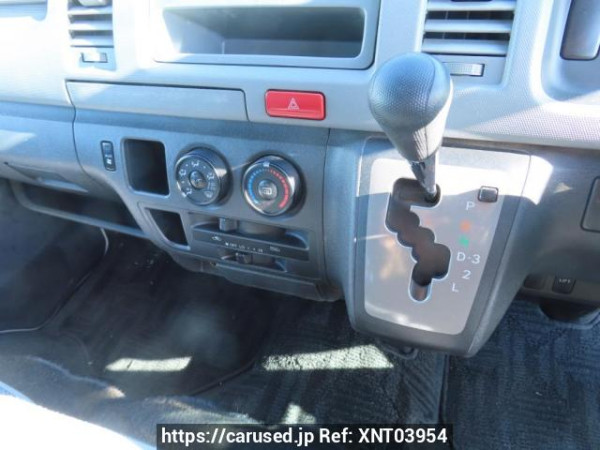 Used 2005 AT toyota regiusace-van TRH200K Image[25]