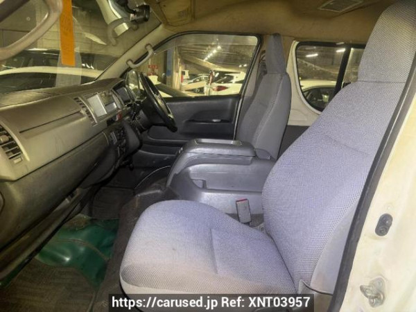 Used 2004 AT toyota hiace-wagon TRH214W Image[9]
