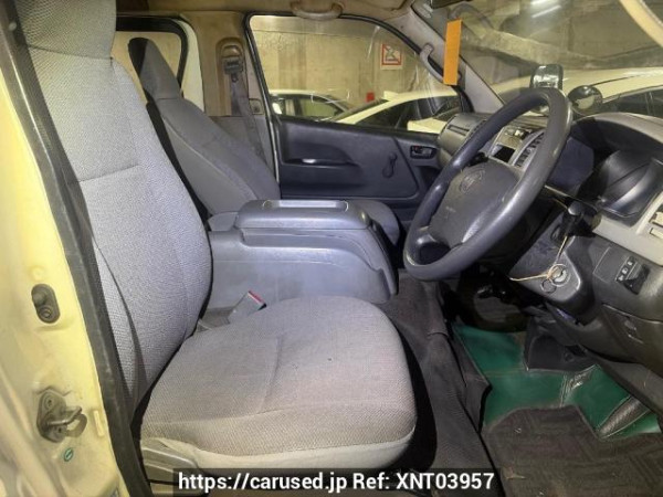 Used 2004 AT toyota hiace-wagon TRH214W Image[12]