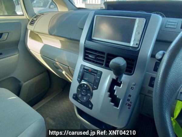 Used 2010 AT toyota noah ZRR75G Image[22]