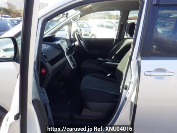 Used 2010 AT toyota noah ZRR70G Image[12]