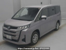 Toyota Noah MZRA95W