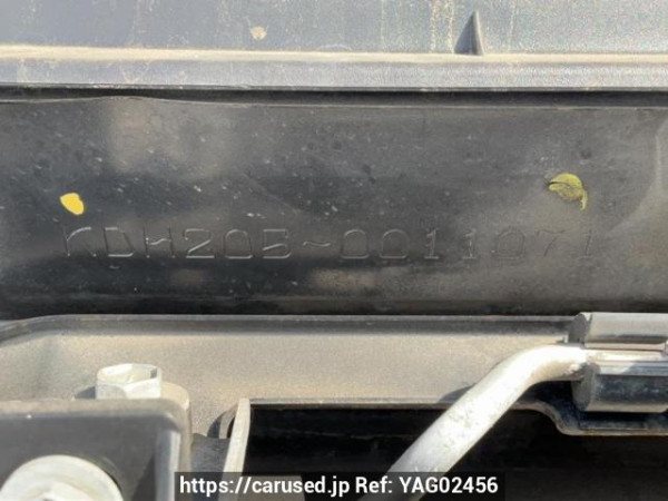 Used 2005 AT toyota regiusace-van KDH205V Image[11]