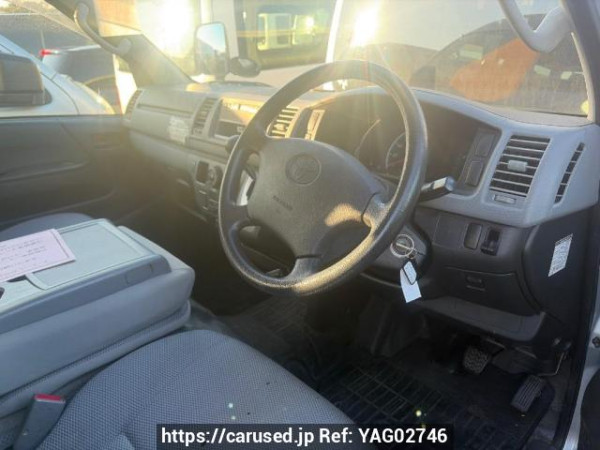 Used 2005 AT toyota regiusace-van TRH200K Image[10]