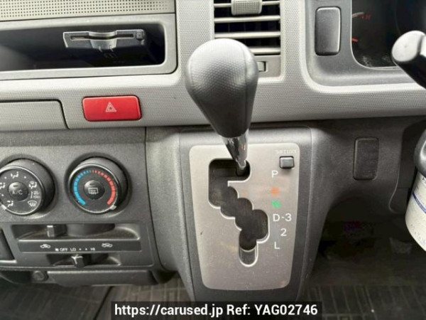 Used 2005 AT toyota regiusace-van TRH200K Image[25]