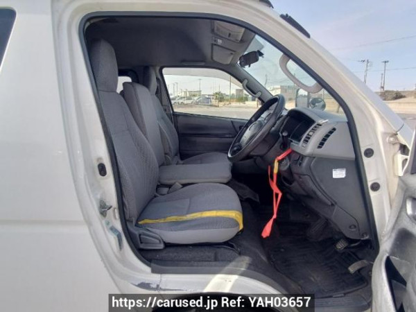 Used 2005 AT toyota regiusace-van KDH205K Image[15]