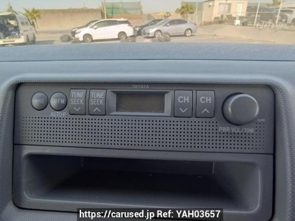 Used 2005 AT toyota regiusace-van KDH205K Image[25]