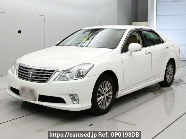 2012 Toyota Crown GRS200