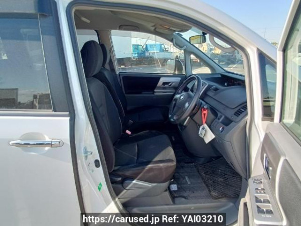 Used 2008 AT toyota voxy ZRR70W Image[14]
