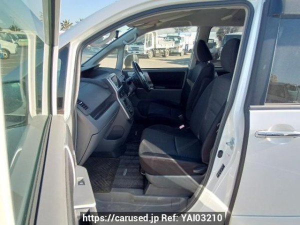Used 2008 AT toyota voxy ZRR70W Image[15]