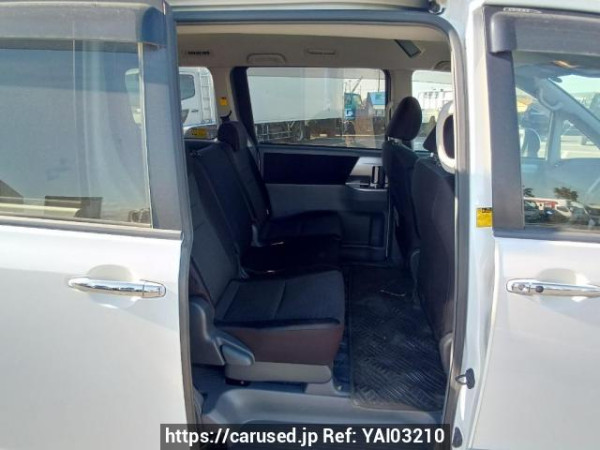Used 2008 AT toyota voxy ZRR70W Image[16]