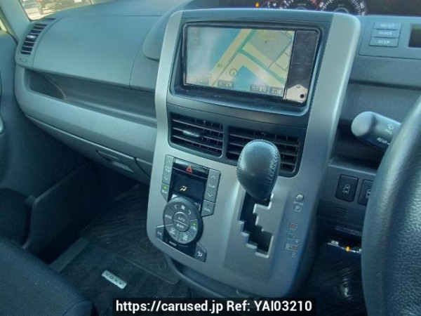 Used 2008 AT toyota voxy ZRR70W Image[24]
