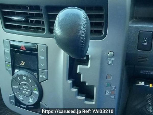 Used 2008 AT toyota voxy ZRR70W Image[28]