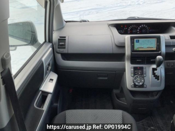 Used 2007 AT toyota noah ZRR75W Image[18]