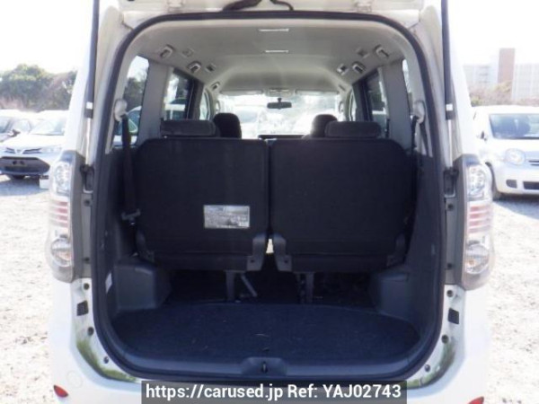 Used 2007 AT toyota voxy ZRR70G Image[8]