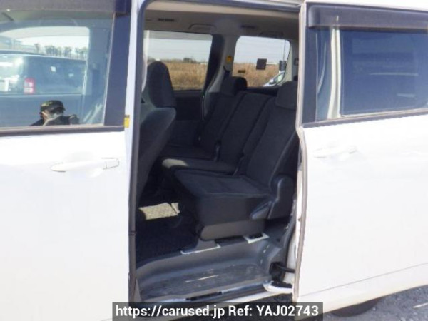 Used 2007 AT toyota voxy ZRR70G Image[14]
