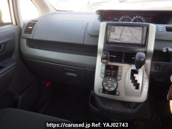 Used 2007 AT toyota voxy ZRR70G Image[18]