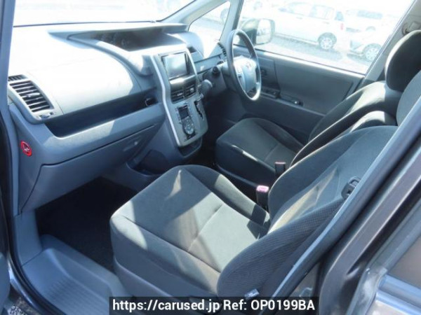 Used 2009 AT toyota noah ZRR70G Image[16]