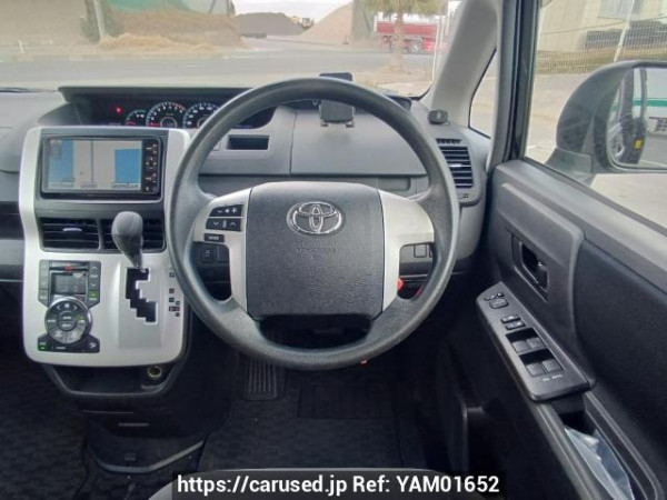 Used 2010 AT toyota noah ZRR70G Image[18]