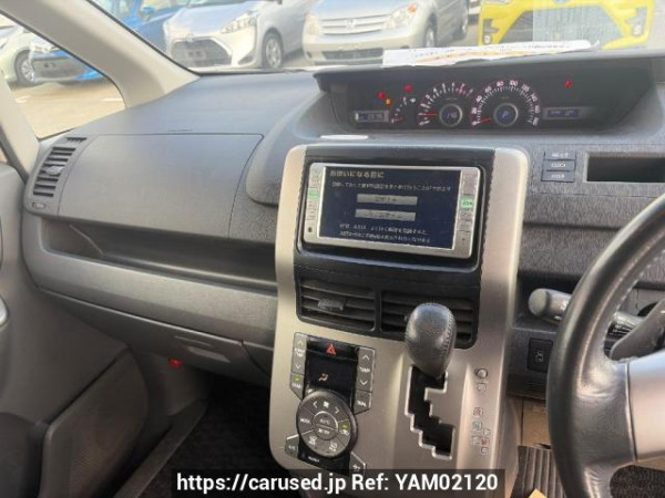 Used 2009 AT toyota voxy ZRR70W Image[16]