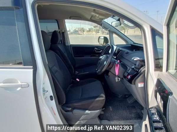 Used 2008 AT toyota voxy ZRR70W Image[13]