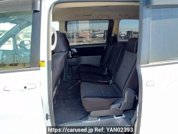 Used 2008 AT toyota voxy ZRR70W Image[16]