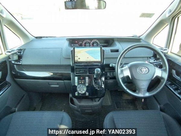 Used 2008 AT toyota voxy ZRR70W Image[18]